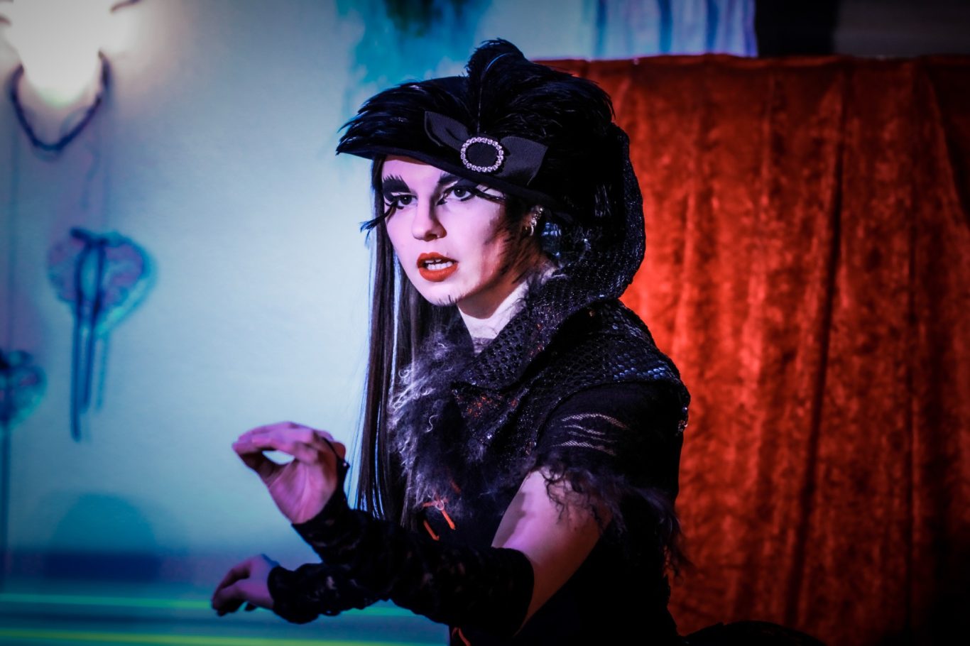 Die spektakuläre Freakshow des Mister Gonzalez Dinner mit Killer Ovigo Theater